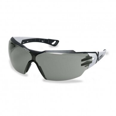 Apsauginiai akiniai Uvex Pheos CX2 pilka panoramine linze, supravision excellence (nesibraižantys, nerasojantys) padengimas, baltos/juodos kojelės. Supakuota mažmeninėje kartoninėje dėžutėje 1 vnt